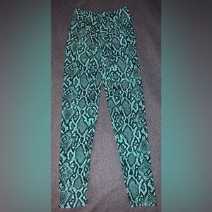 Lici Fit Boa High Waist Scrunch Legging-Size LARGE